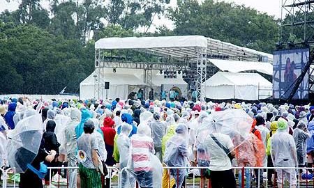 都市型フェスこそ雨対策は万全に！