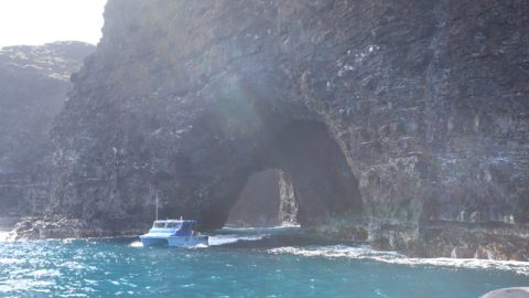 ハワイの新しい遊び方、カウアイ島の海編 海路でしかたどり着けない絶景を体感！