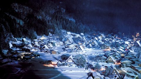 冬だからこそ楽しめる世界遺産「雪の白川郷」は夜がすごかった！