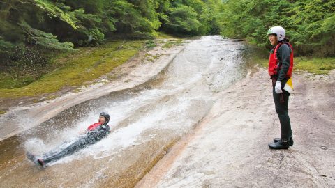 天然スライダー“40ｍの滝”で大絶叫！ 愛媛県の滑床渓谷キャニオニングに挑戦した！
