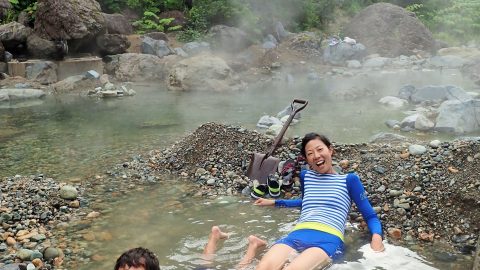 【親子アウトドア】川を掘って、マイ温泉をつくる秘境旅