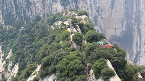 足元は1000mの断崖絶壁！ 中国の五大名山「華山」に登る