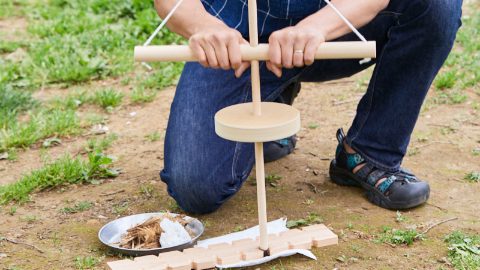 弥生人もやっていた「舞錐（まいぎり）法」の火起こしに挑戦