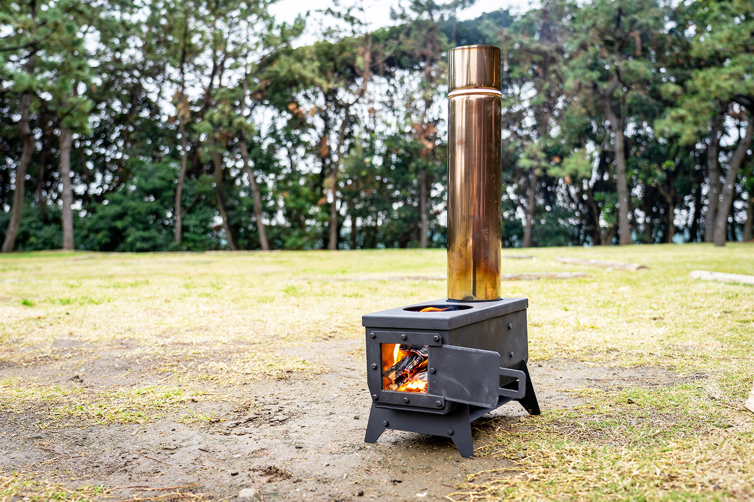 冬キャンプの強い味方！薪、灯油、ガス…ストーブ選びのポイント | 暖房