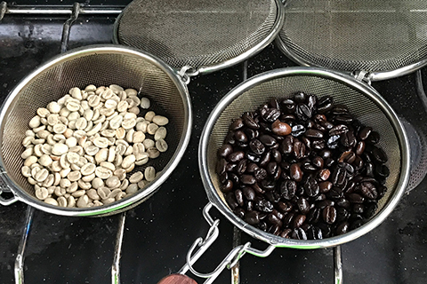 キャンプでの新しい楽しみ方！「手網焙煎」で自分好みのコーヒー豆をつくろう | 料理・レシピ  【BE-PAL】キャンプ、アウトドア、自然派生活の情報源ビーパル