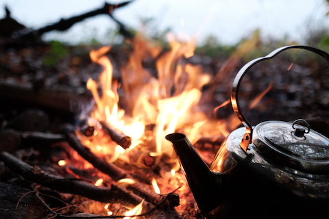 サバイバルの基本 意外に簡単な火起こしのコツと道具 焚き火のコツ Be Pal キャンプ アウトドア 自然派生活の情報源ビーパル
