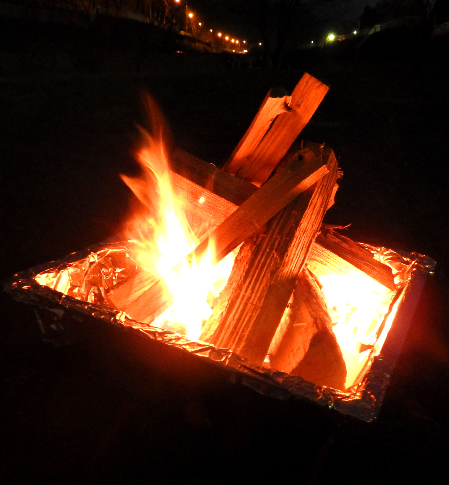 焚き火が虹色に 冬キャンプは幻想的な アートファイヤー で盛り上がろう Be Pal