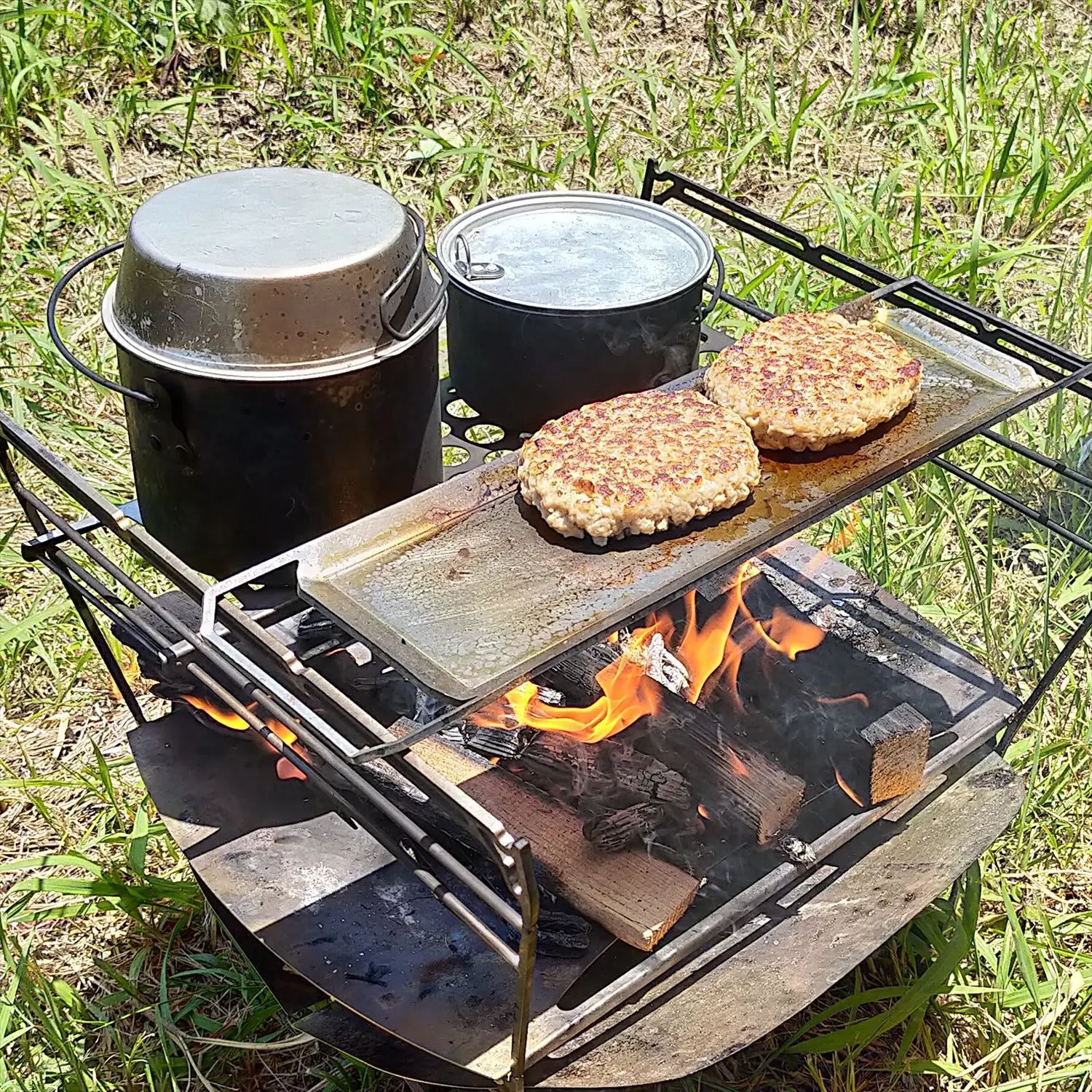 焚き火調理にはMAAGZ「長尺鉄板」と「焼き網」がおすすめ！横長の形状