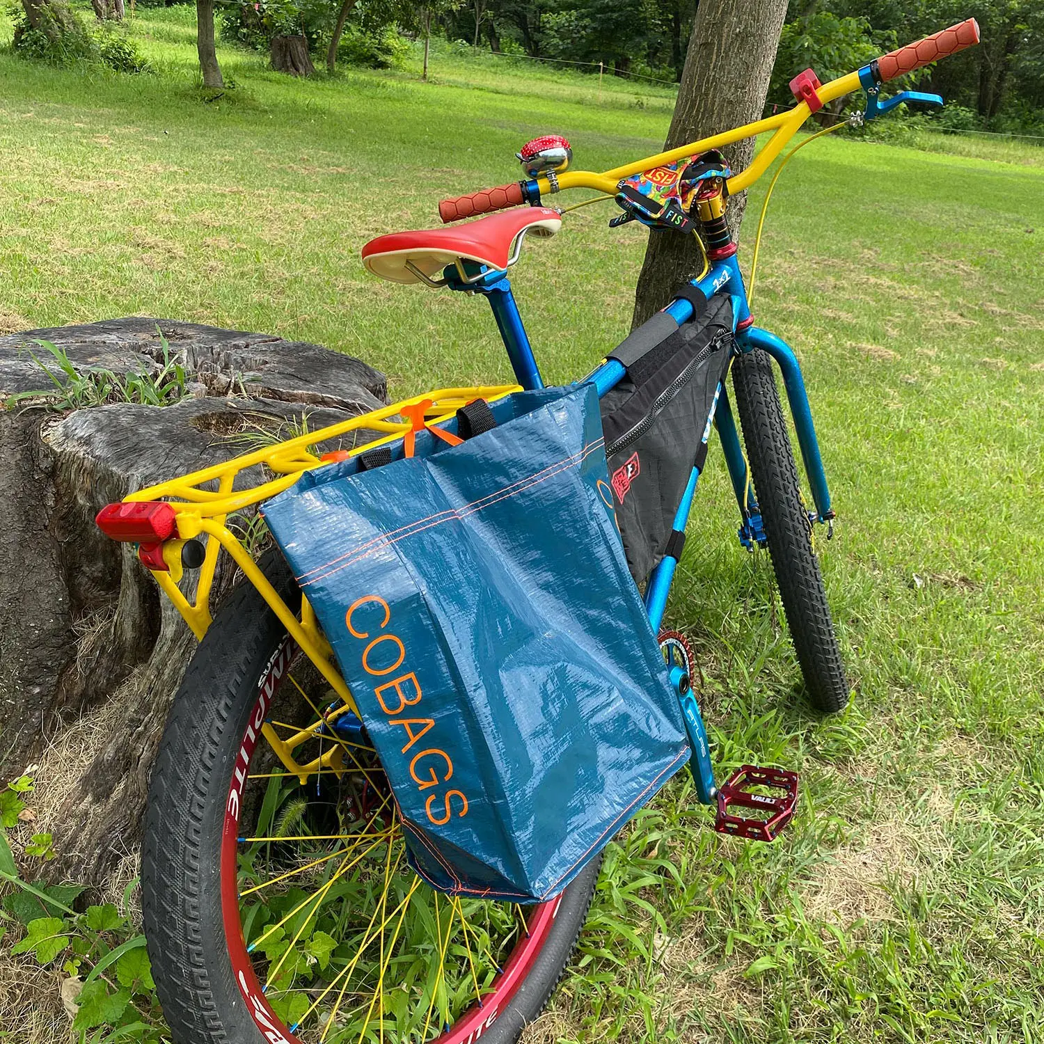 北欧デンマークのお洒落なエコバッグは、自転車に装着できる優れもの