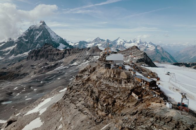 ブライトホルン登山のエリア紹介と、スイス・イタリア国境にある標高3,480mの山小屋宿泊体験記！