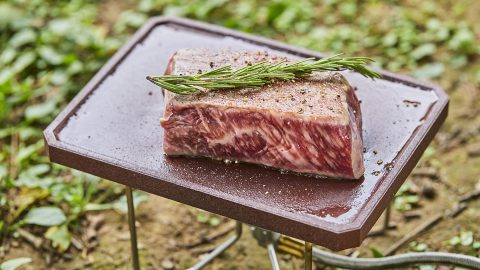 鉄板の半分以下の軽さ！「極厚鉄板」の次は「極厚火山灰」がブームか!?