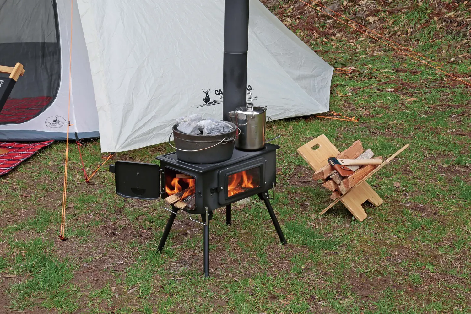 冬キャンプで使うおしゃれな薪ストーブ。選び方のポイントは？ | 暖房