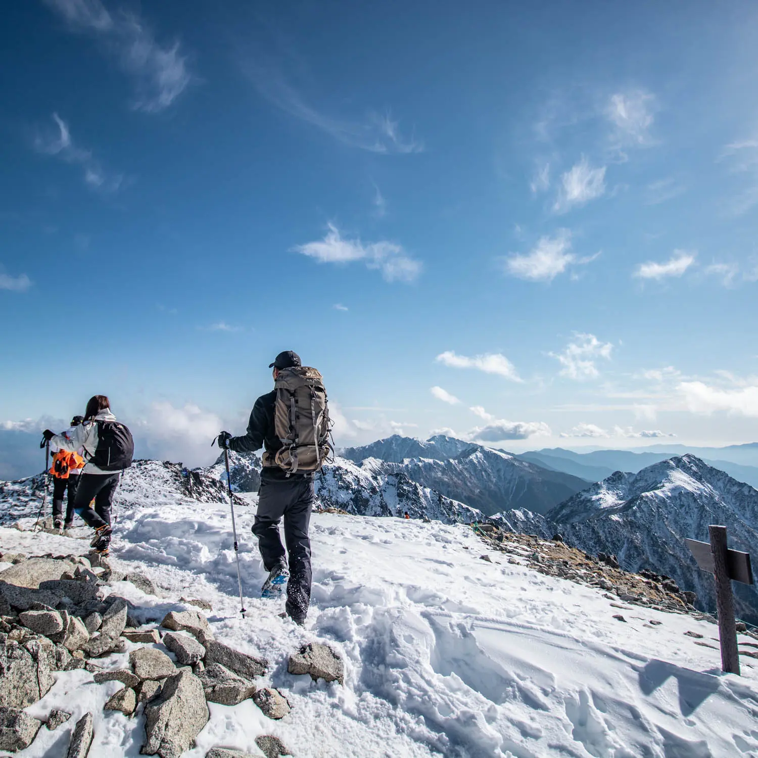 桜と雪を楽しめる 登山初心者も挑戦できる中央アルプス最高峰の木曽駒ヶ岳で最高の山歩きを 山 ハイキング クライミング Be Pal キャンプ アウトドア 自然派生活の情報源ビーパル