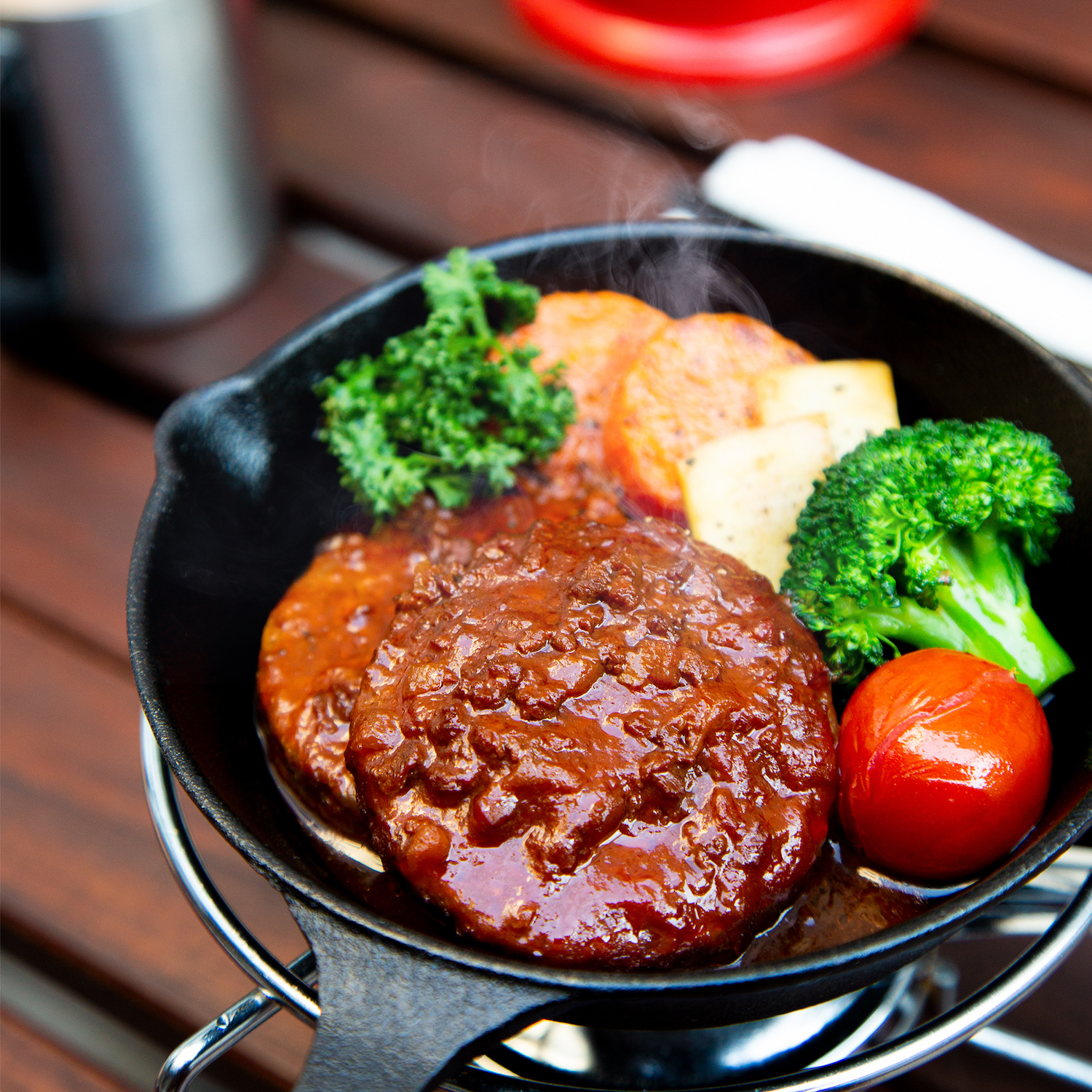 これが植物由来!? モスバーガーの味を気軽に楽しめる缶詰を食べ