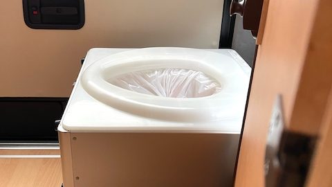 キャンピングカーのトイレの悩みを解決！後処理不要の「ラップポン」 徹底解説