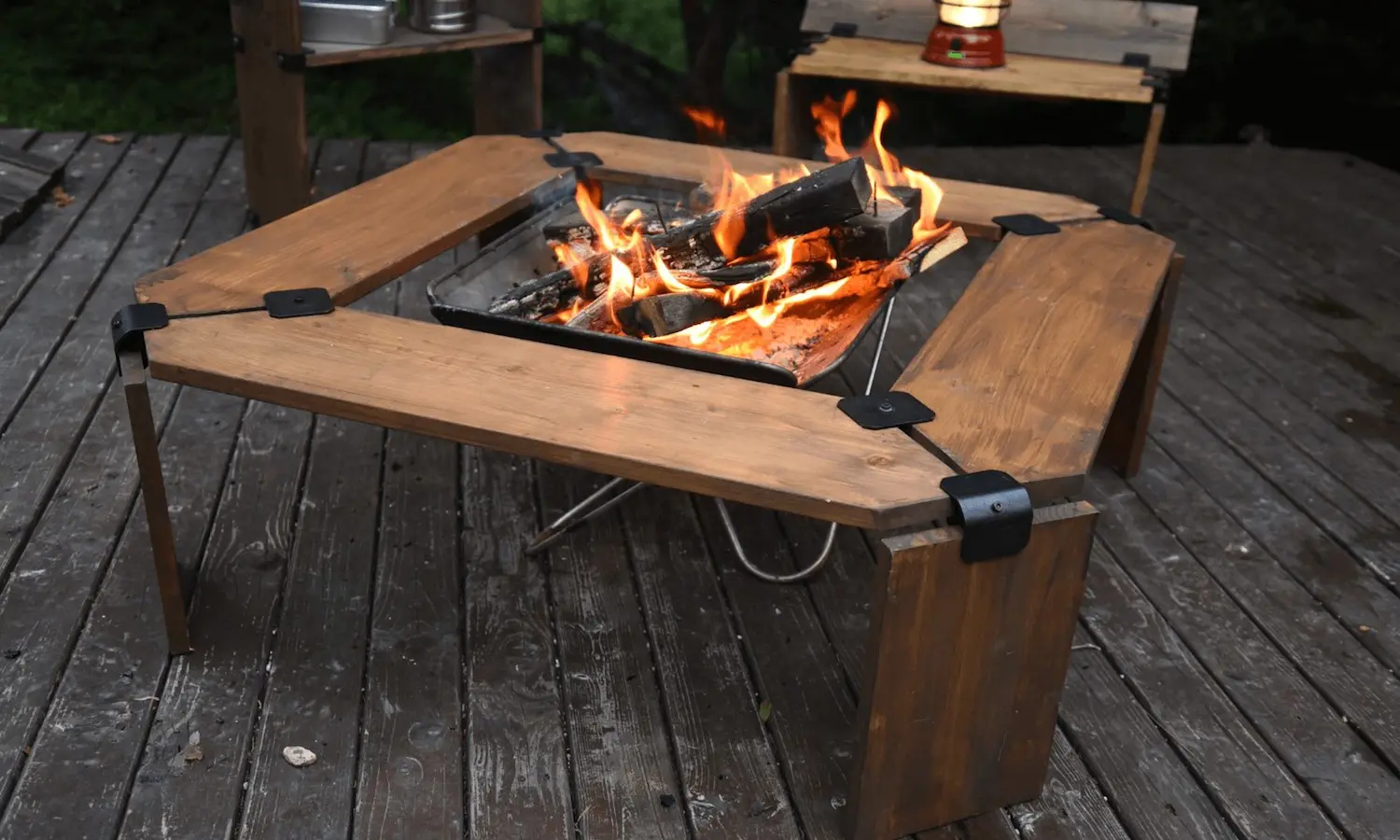 囲炉裏付き木製テーブル - テーブル