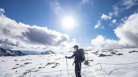 登山にレインウェアはなぜ必要？雨から身を守る他にも理由があるんです