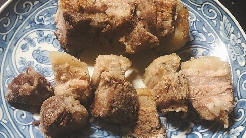 豪快なのに超簡単！キャンプ飯におすすめな、フライパンで作れる「豚肉の塩釜焼き」レシピ