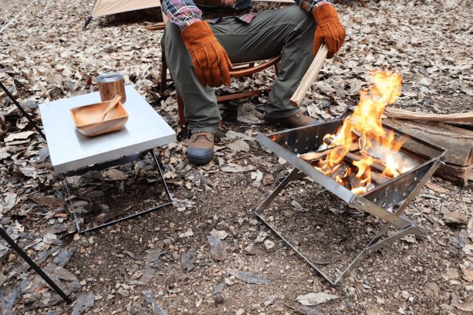 初心者にもオススメ！使い勝手に優れた「Alpen Outdoors」の焚き火台＆テーブル