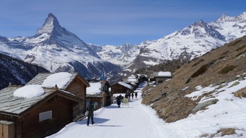 マッターホルンが丸見えのお手軽スノーハイキング！絶景レストランとおすすめのホテル