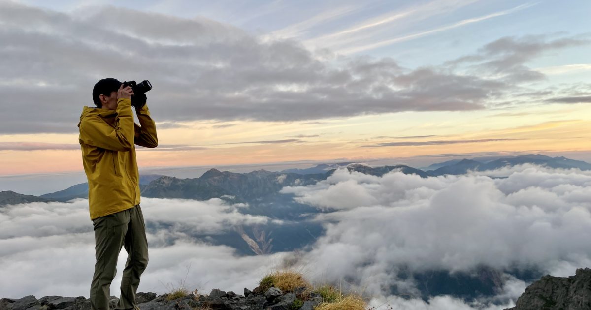 登山へのカメラの持ち運びに便利なアイテム8選。小型・大型別に紹介