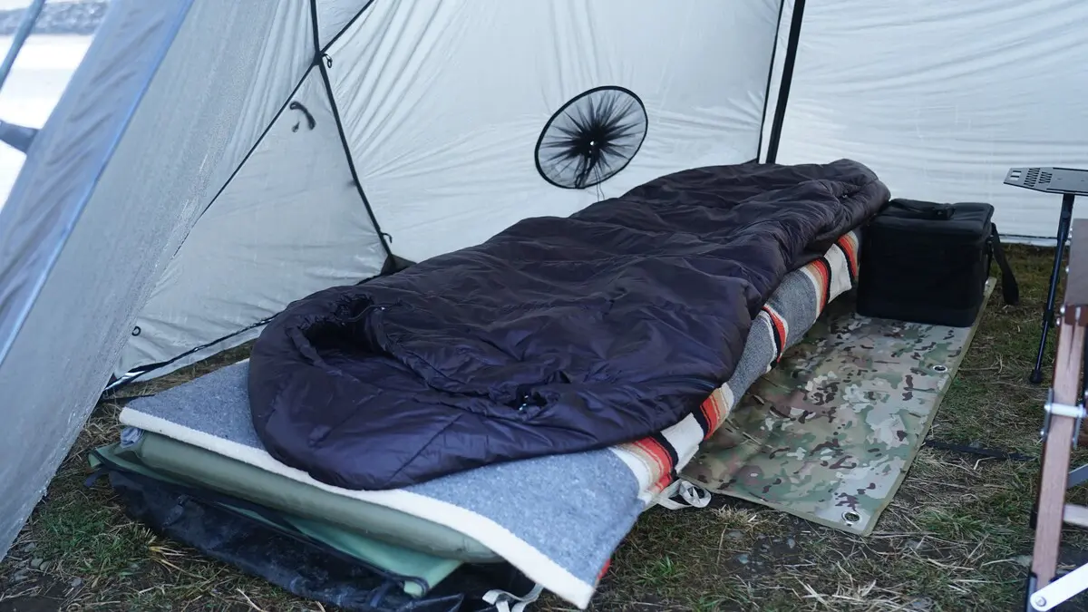 キャンプの睡眠改善に期待！Desert Walkerの折りたたみコットの魅力とメリット | マット 【BE-PAL】キャンプ、アウトドア 、自然派生活の情報源ビーパル