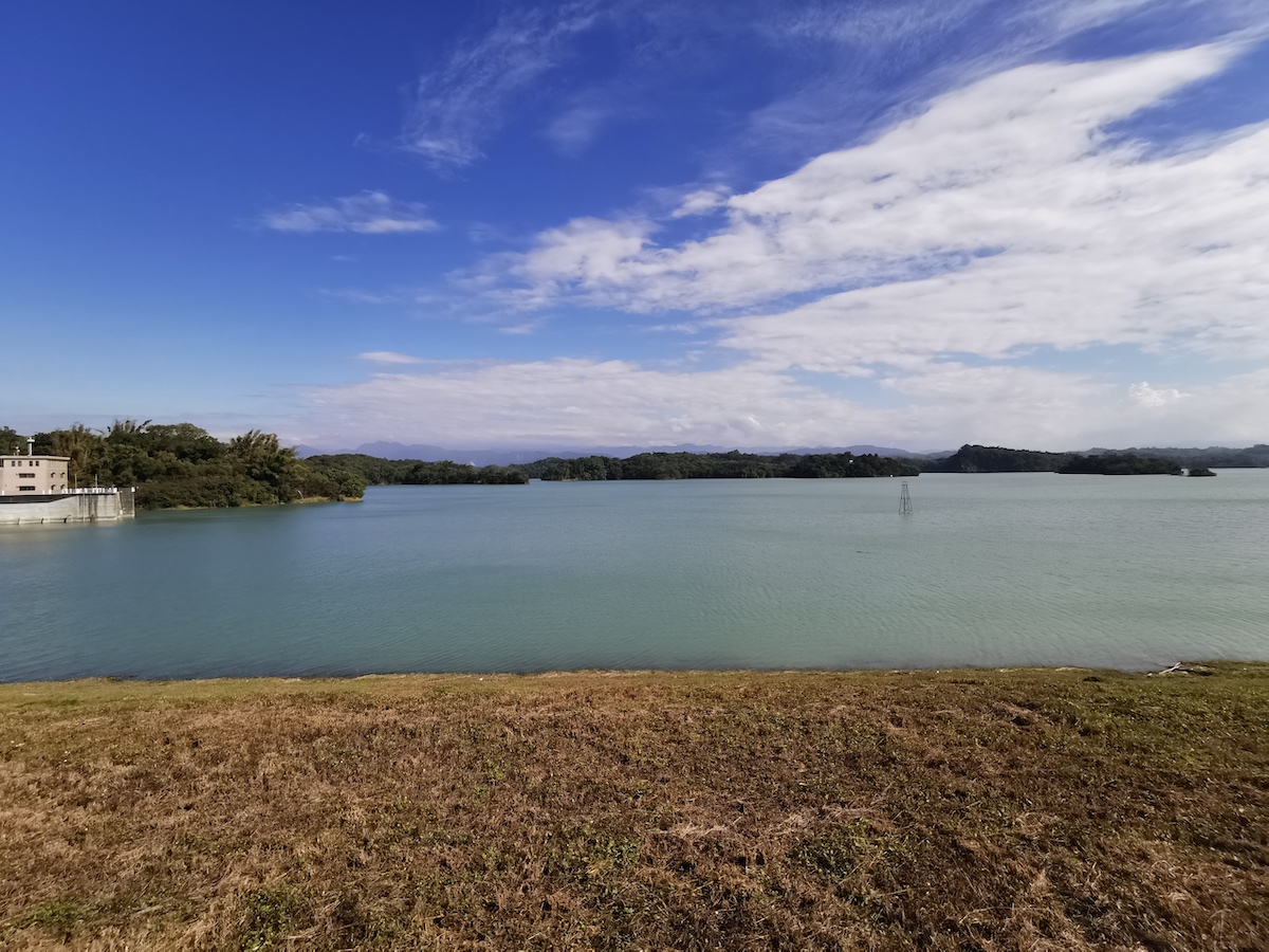 自然の地形を利用した烏山頭貯水池。