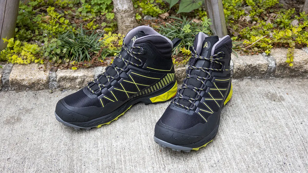 機能美あふれる登山靴！アゾロ新作「タホ MID GTX」をフィールドテスト