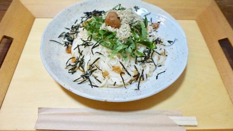 さっぱりちゅるちゅるっ！夏キャンプにも最適な「梅そうめん」レシピ