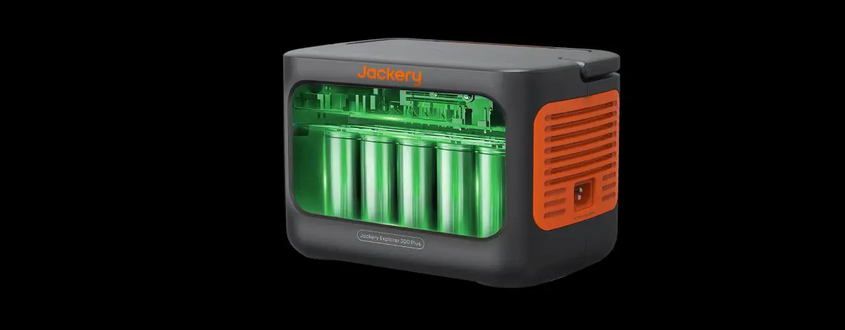 リュックにも入る！Jackeryの新作ポタ電「300 Plus」はコンパクトで