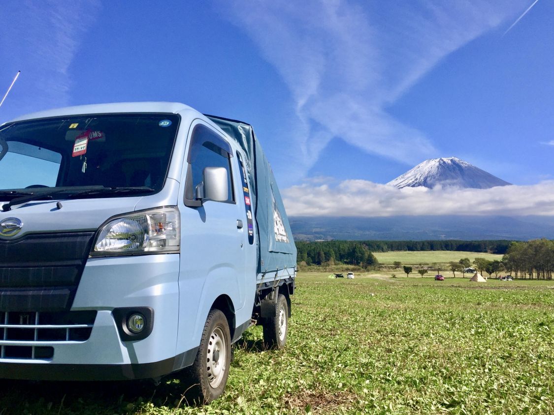 軽自動車と富士山