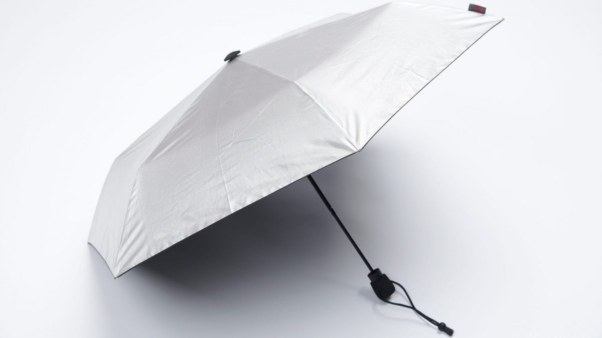約175gと軽量かつ丈夫！晴雨兼用の折りたたみ傘はトレッキング仕様がおすすめ