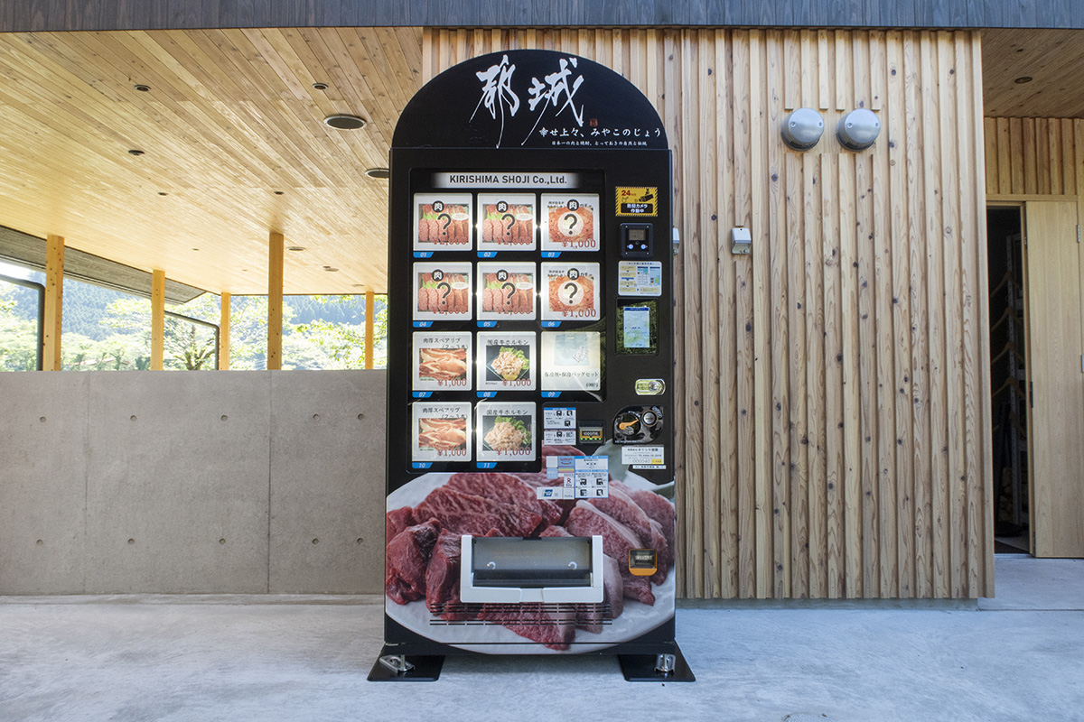 肉ガチャもある自販機