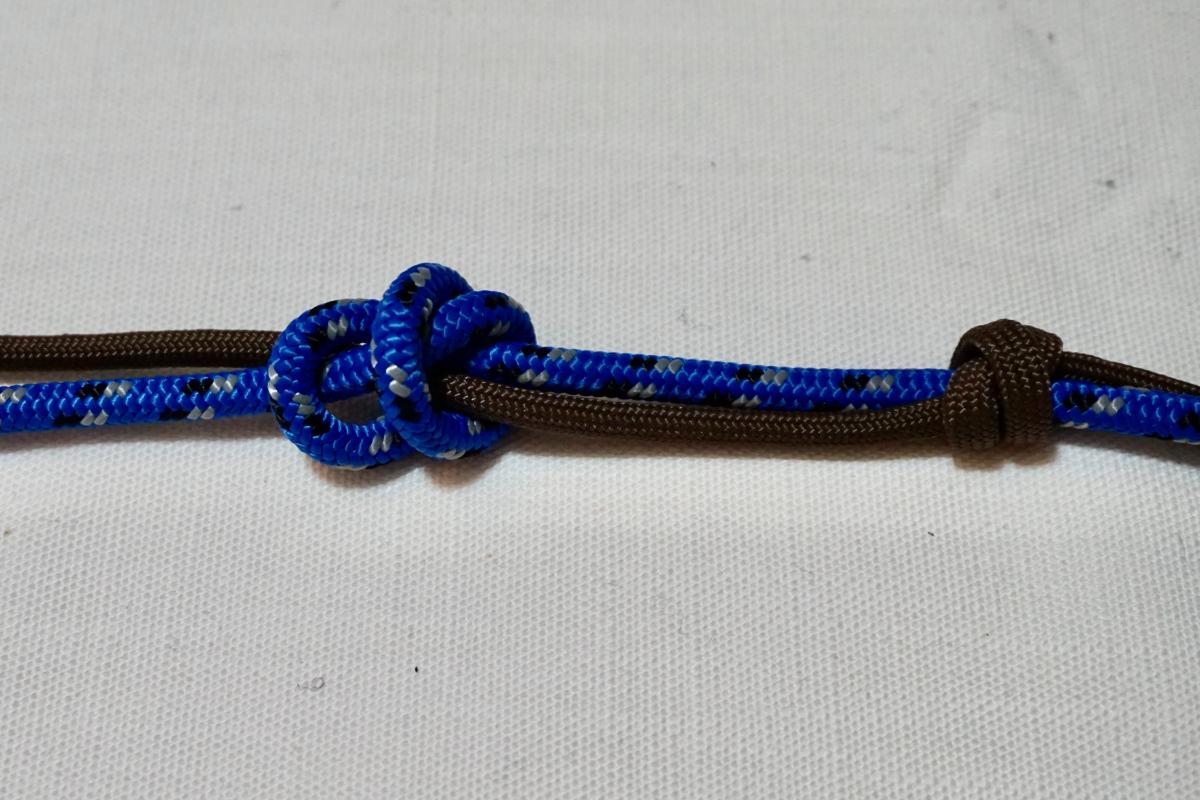 もう一方のロープも固め止め結びを作ります。
