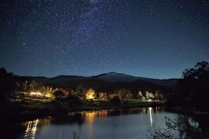 湖と星空