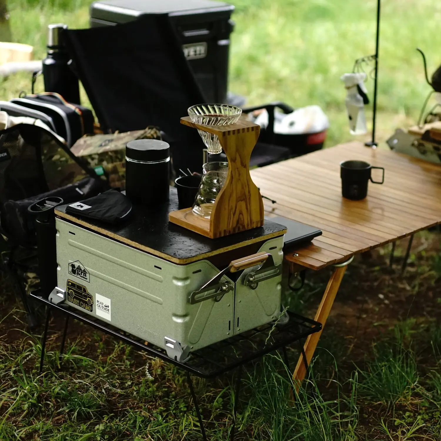 コンテナやアウトドア用テーブル