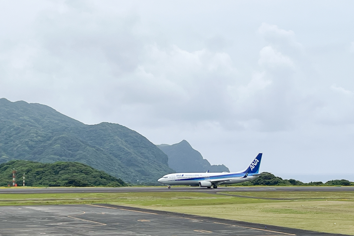 八丈島空港と飛行機