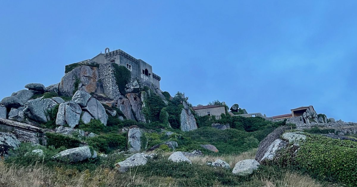 ポルトガルの世界遺産の街・シントラでホタル観察！夕暮れの絶景＆月光が頼りのハイキング | 海外の旅  【BE-PAL】キャンプ、アウトドア、自然派生活の情報源ビーパル