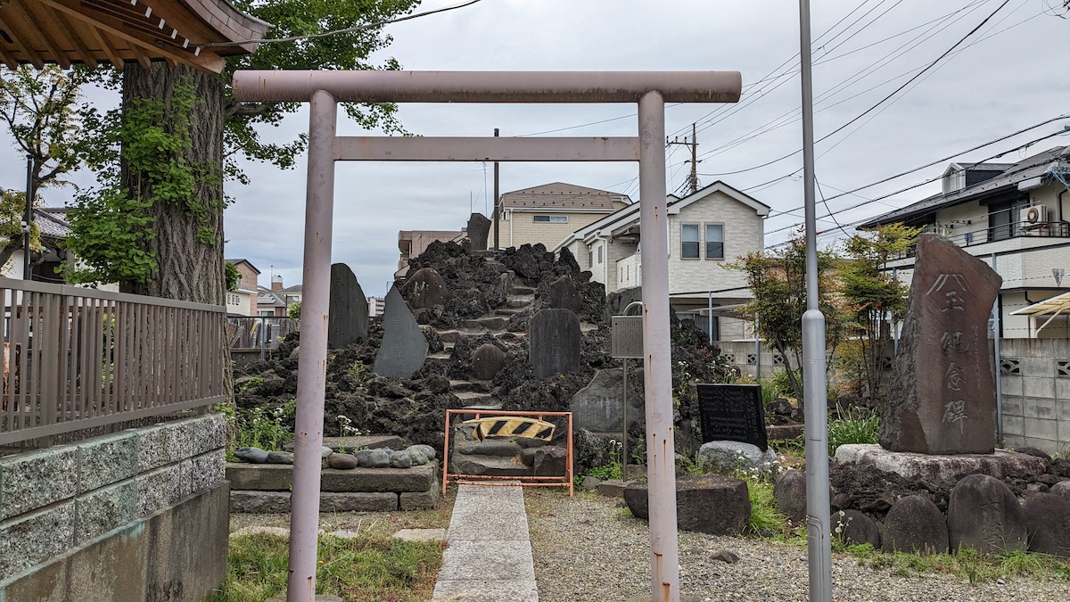 長島香取神社内にある、100年以上前に築かれた長島富士へ【プロハイカー斉藤正史のTOKYO山頂ガイド File.64】