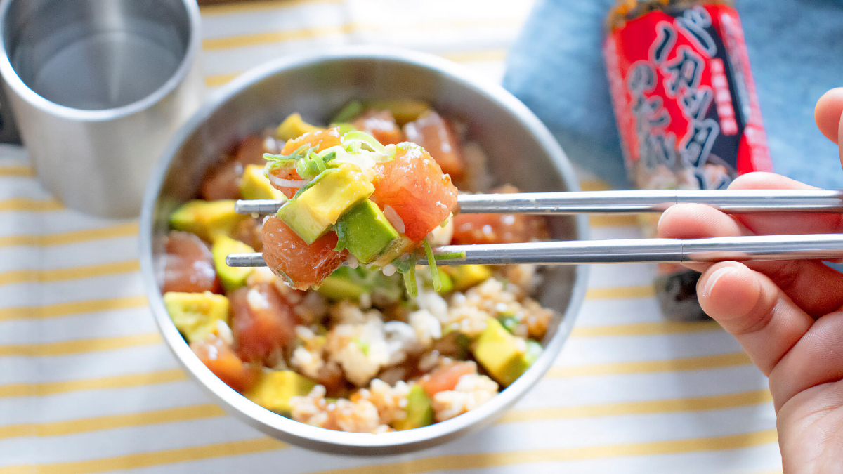 マグロのバカッタレポキ丼