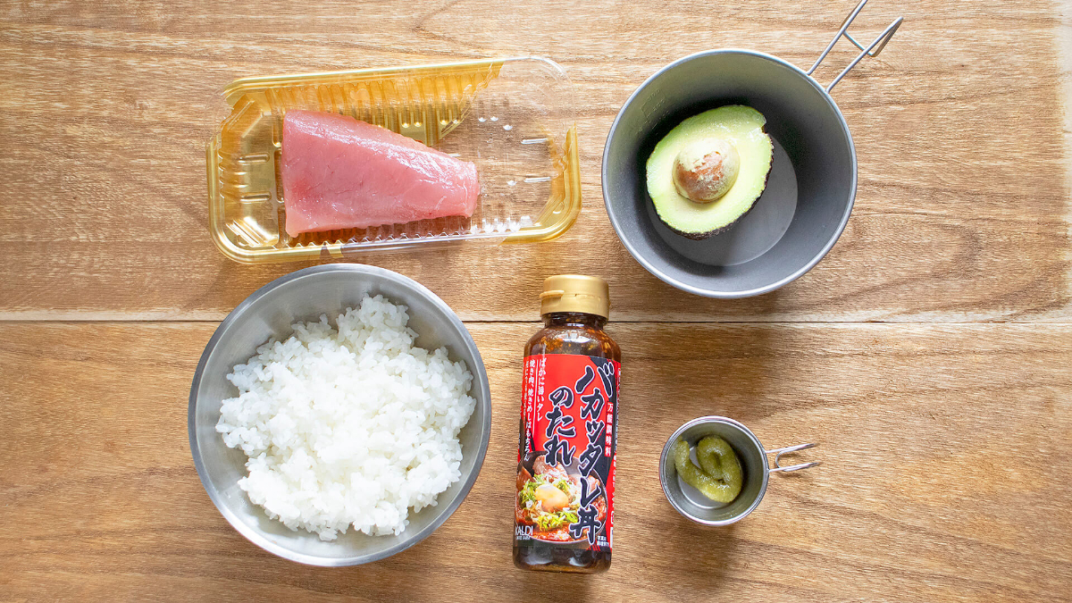 マグロのバカッタレポキ丼の材料