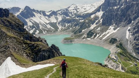 山歩き初心者でも行ける！標高1,970m、オーストリアの幻想的な湖「リューナー湖」をグルッと一周ハイキング