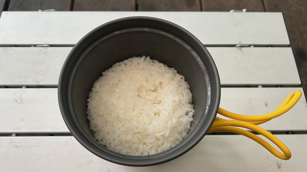 クッカーで炊いたご飯