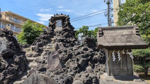 歴史の波を乗り越えて。中割天祖神社にある中割富士【プロハイカー斉藤正史のTOKYO山頂ガイド File.70】