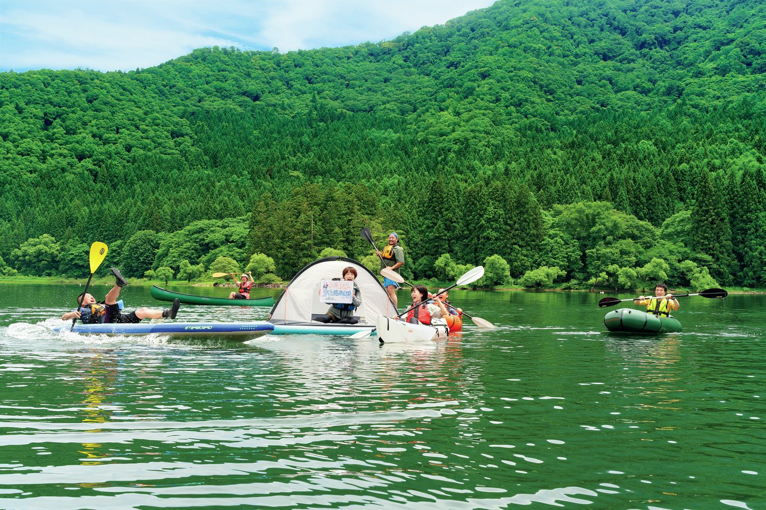 キャンプも決行！BE-PAL編集部員が長野・北竜湖で全力の水遊びをしてきたぞ