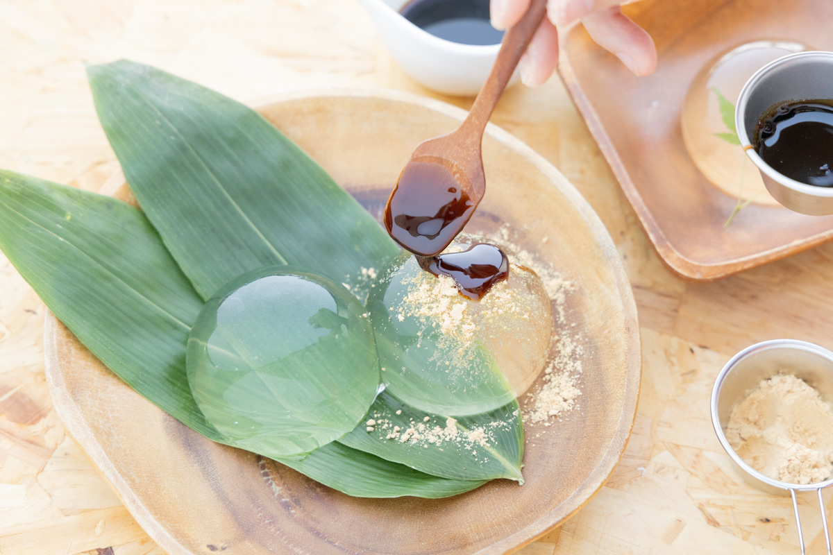 水ゼリーにきなこと黒蜜をかけて