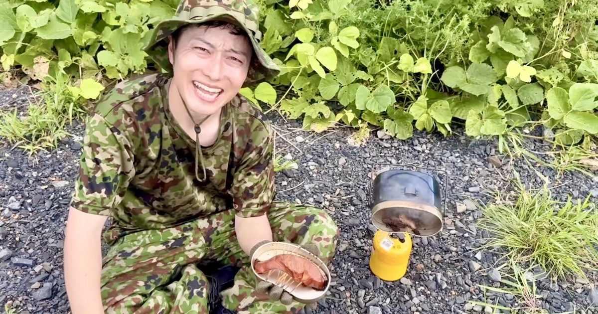 飯盒で鮭を燻製!? パパッと手軽に、しかも美味しい！【自衛隊出身芸人トッカグン小野寺の極上サバイバル飯 VOL.14】