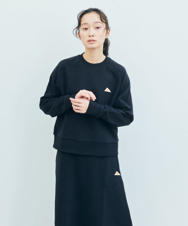 「One Point Logo Cropped Crew Neck（ワンポイントクロップドクルーネック）」￥6,390　カラー：BLACK/H.GRAY/IVORY/NAVY/D.GREEN/D.RED