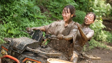 ４輪バギーで泥んこ遊び！専用コースなら安心して思いっきり楽しめるのだ