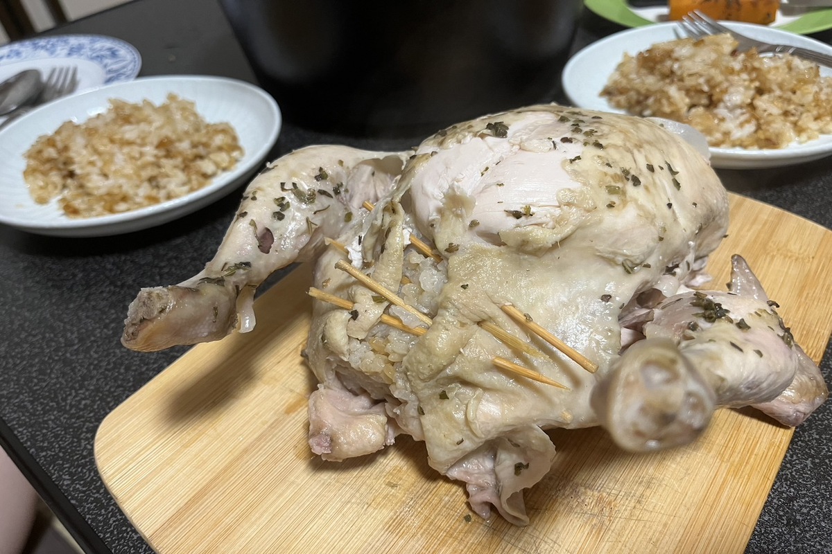 ダッチオーブンで丸鶏１羽の豪快ローストチキンを作ってみたぞ！レシピも紹介